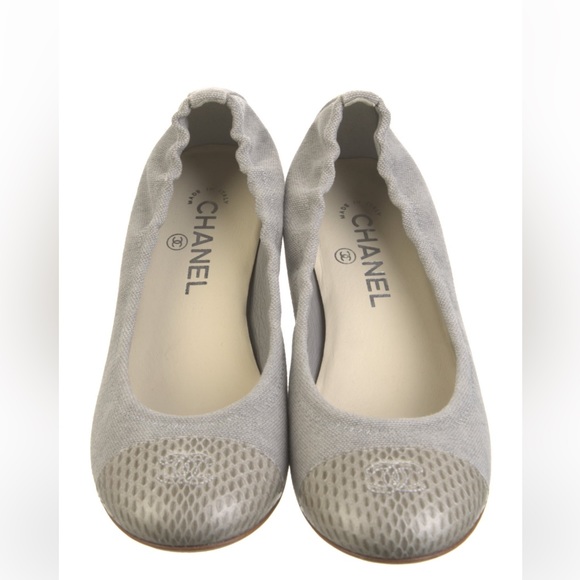 CHANEL Interlocking CC Logo Ballet Flats
Size: 8.5 | IT 38.5 - Picture 5 of 7